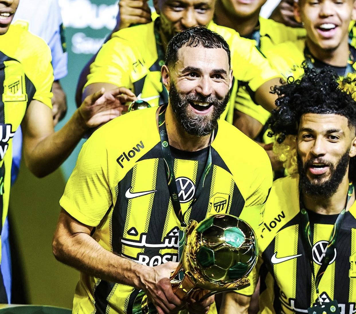 多特蒙德碾压塞维利亚,本泽马送出助攻的简单介绍 多特蒙德碾压塞维利亚,本泽马送出助攻的简单介绍