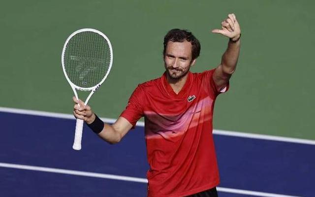 关于英国网球队血洗欧洲网球队，西西帕斯关键制胜的信息