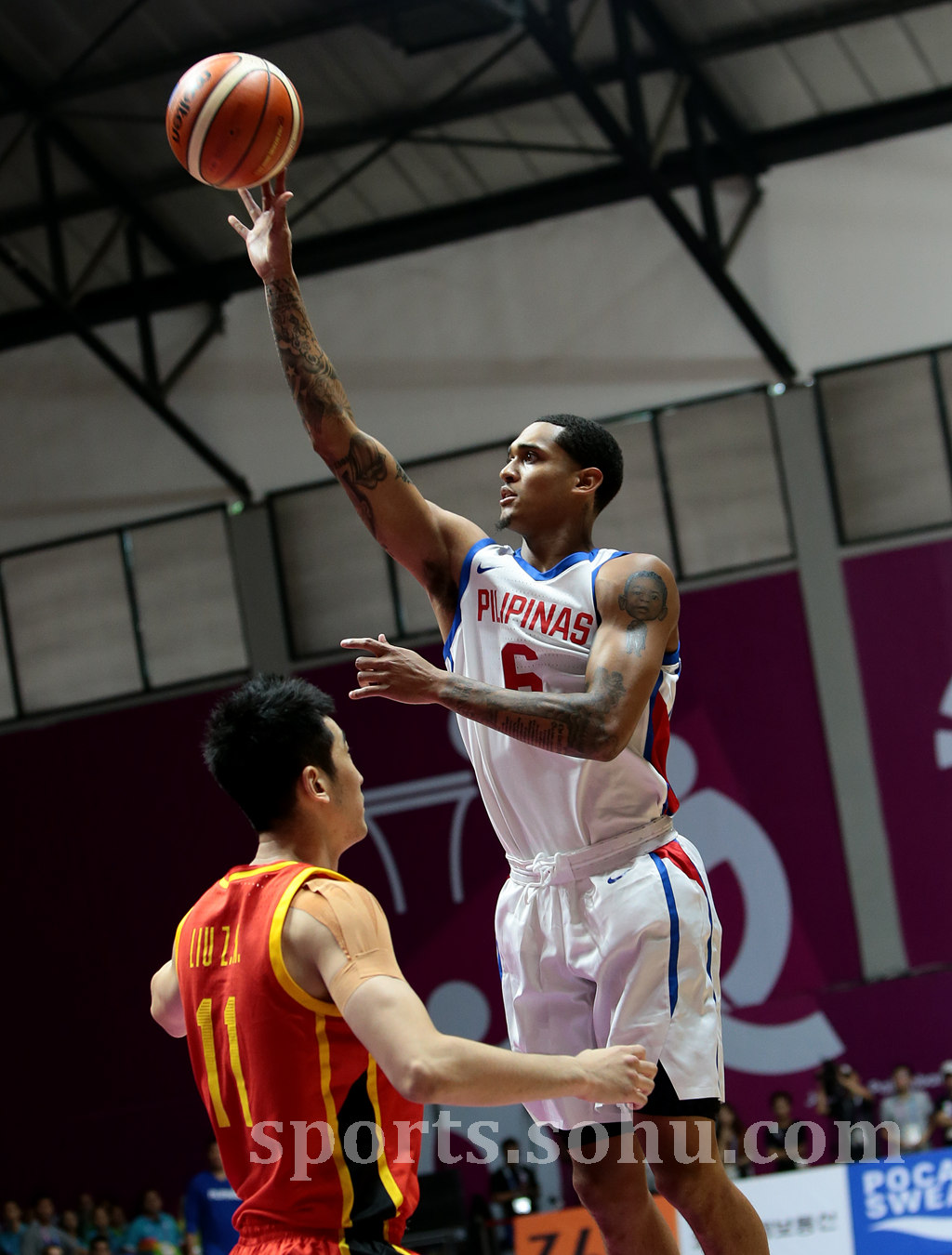 菲律宾男篮力克火箭,欧文三分雨点燃全场 菲律宾男篮力克火箭,欧文三分雨点燃全场