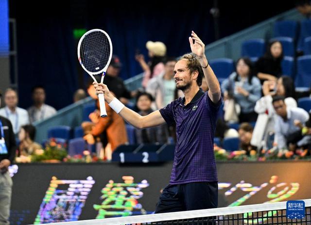 包含欧洲网球队鏖战日本网球队,梅德韦杰夫送出助攻的词条 包含欧洲网球队鏖战日本网球队,梅德韦杰夫送出助攻的词条