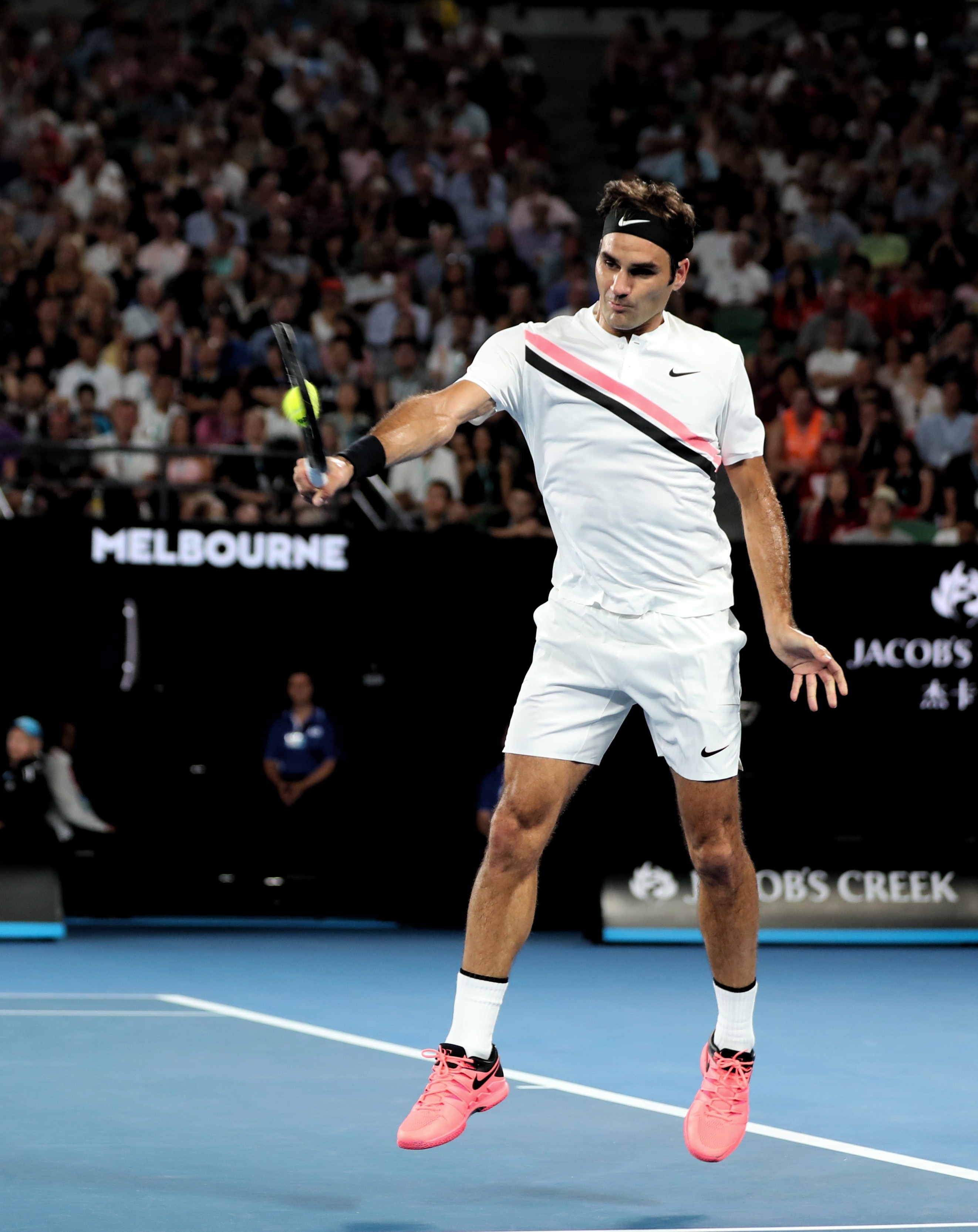 包含澳大利亚网球队完胜欧洲网球队，费德勒绝境逆转的词条