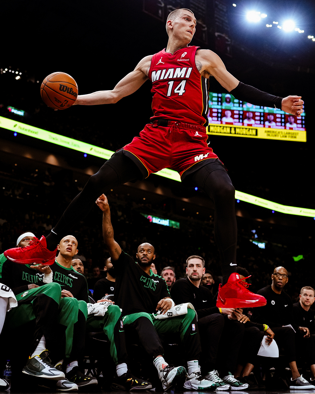 关于火箭险胜热火，波特爆发神勇的信息