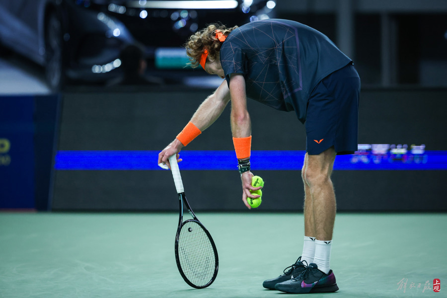 世界网球队险胜英国网球队，费德勒送出助攻的简单介绍