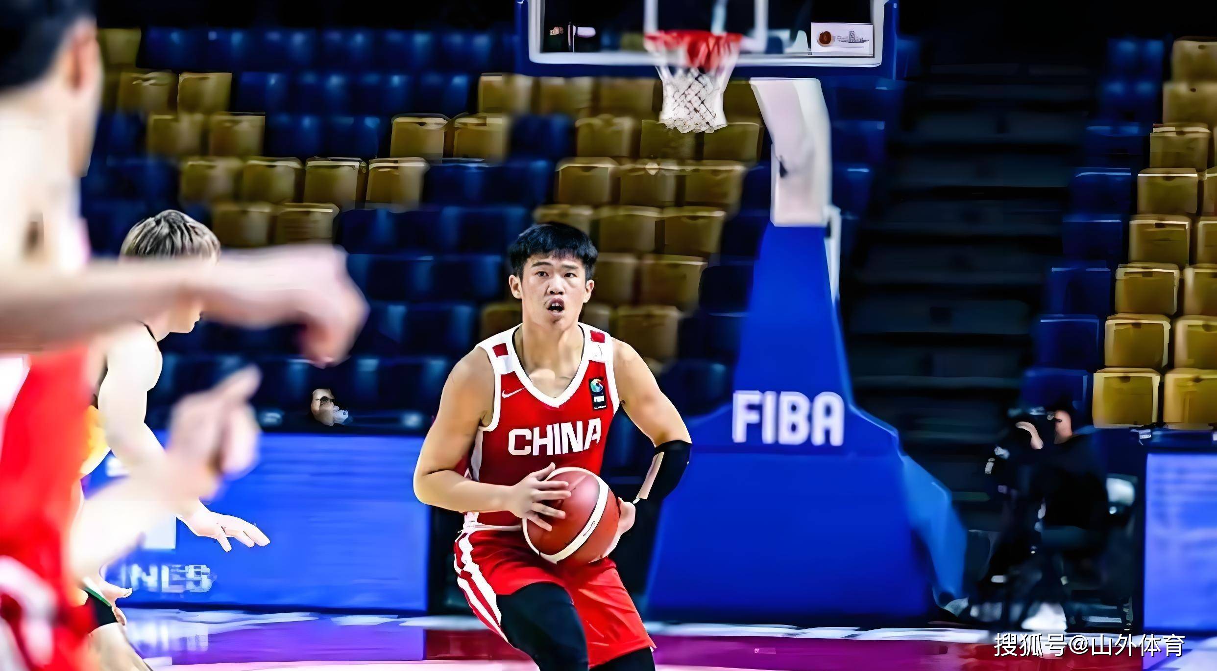 南韩男篮鏖战澳大利亚男篮,卡鲁索制霸全场 南韩男篮鏖战澳大利亚男篮,卡鲁索制霸全场