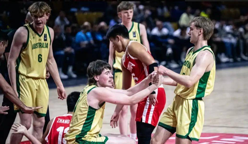 南韩男篮鏖战澳大利亚男篮,卡鲁索制霸全场 南韩男篮鏖战澳大利亚男篮,卡鲁索制霸全场