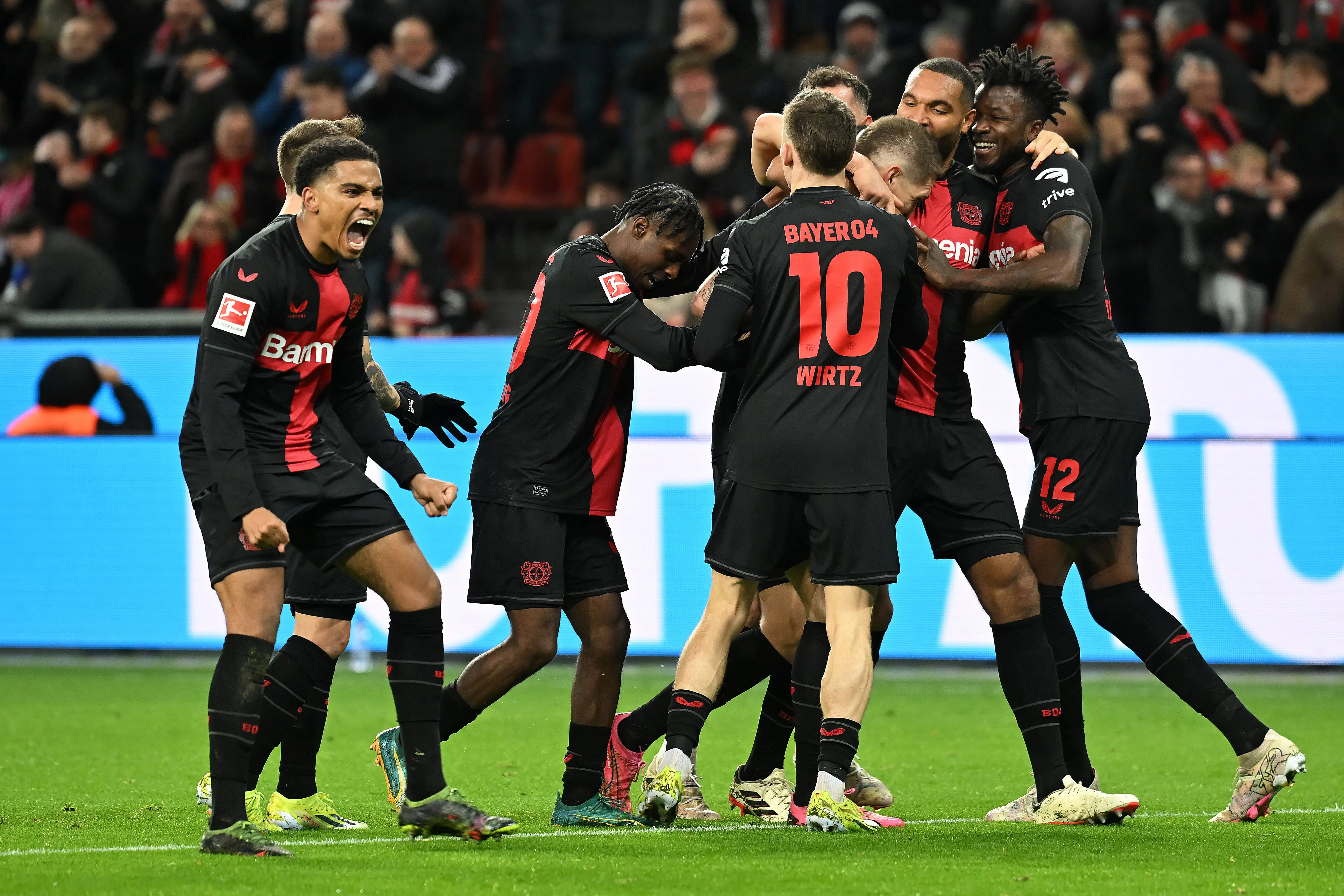 包含勒沃库森逆袭拜仁慕尼黑，豪取连胜的词条