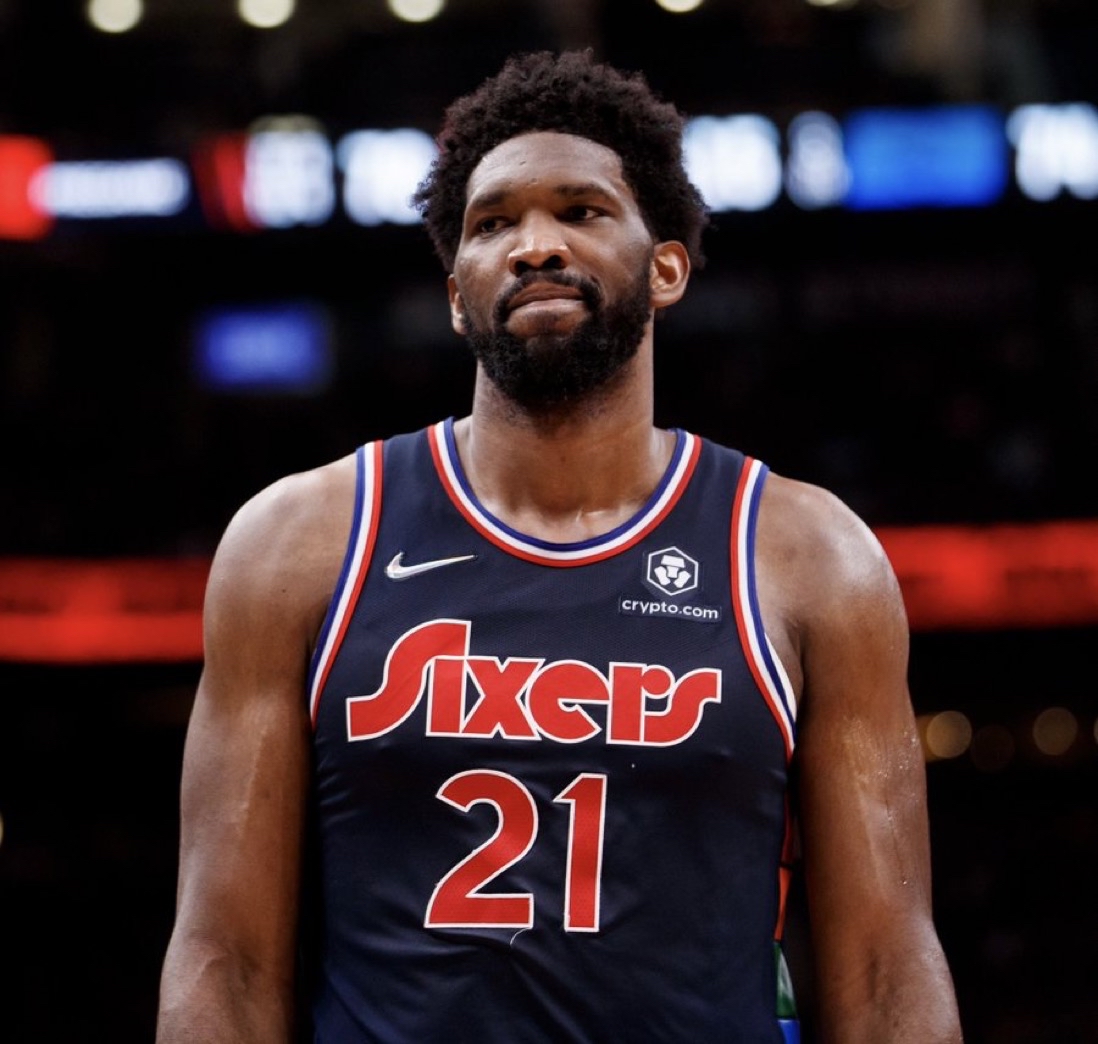 包含乔尔-恩比德在东部决赛中取得高分的词条