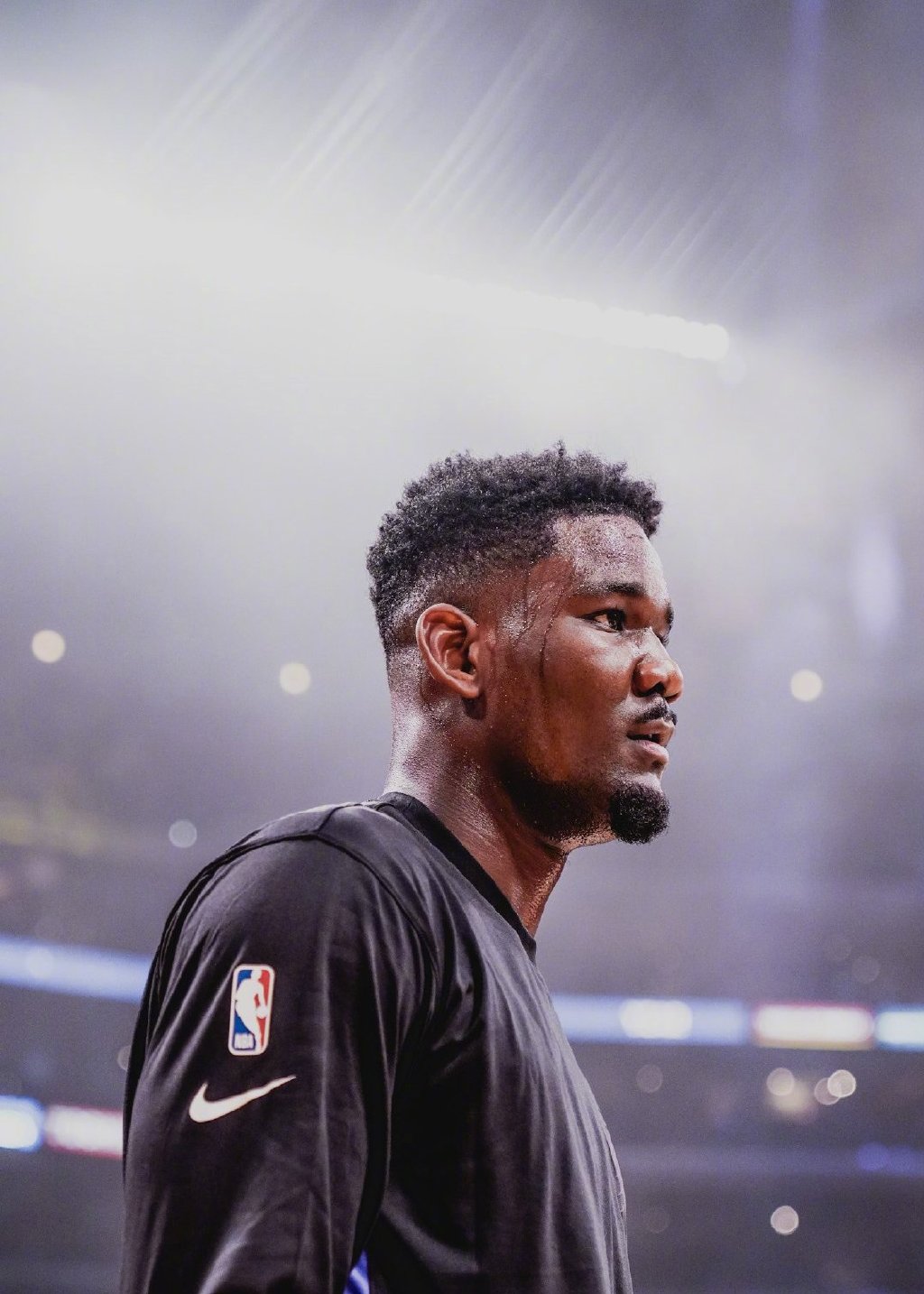 荷兰大将受伤退场,对外援的依赖凸显 荷兰大将受伤退场,对外援的依赖凸显