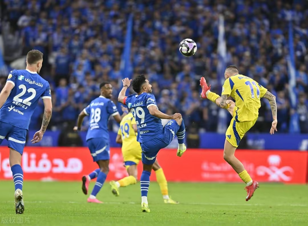 包含罗马尼亚队在半决赛中大放异彩的词条