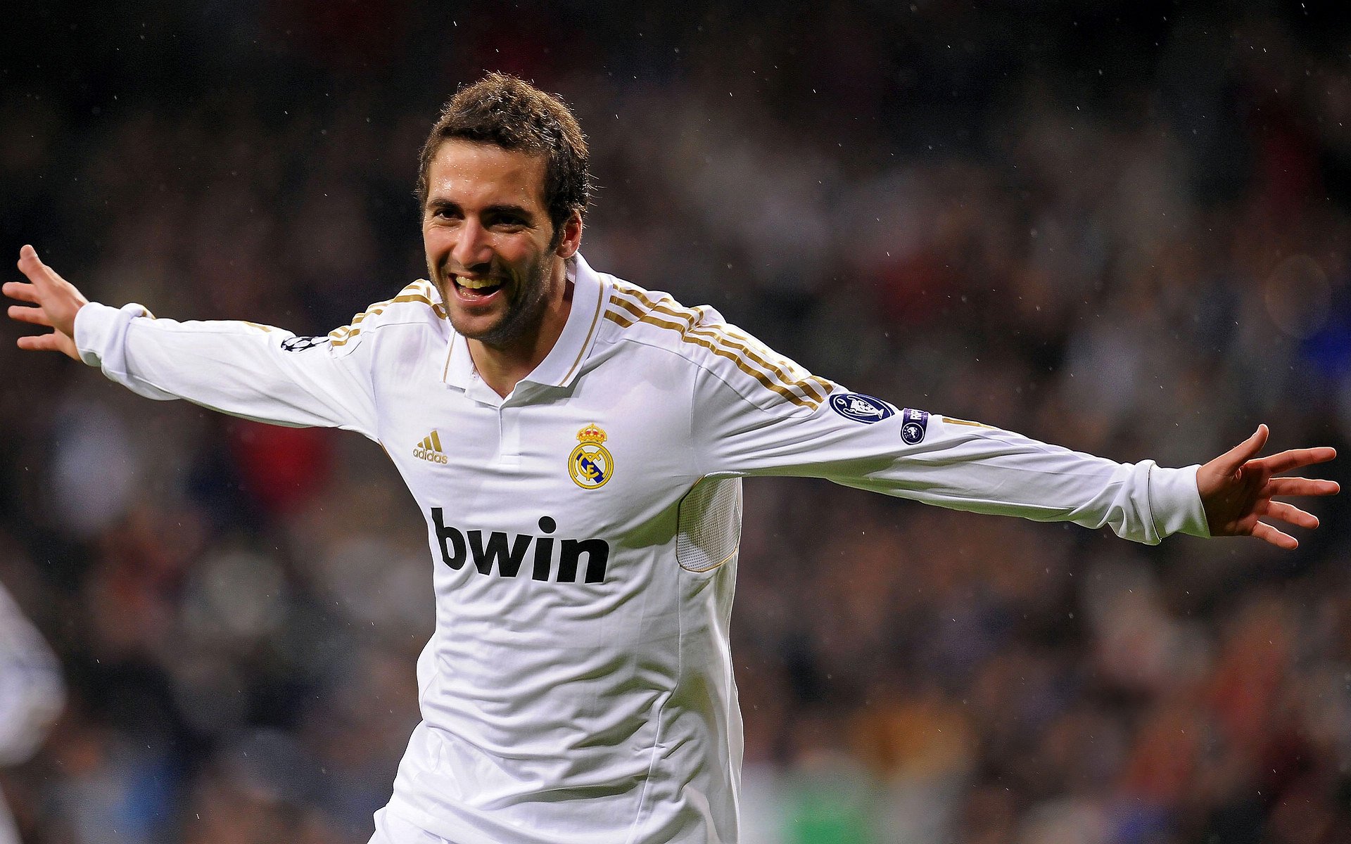 维尼修斯持续撕裂防线，莱比锡红牛战术压制冰岛背后的现代足球密码